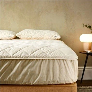 Vlněná vycpaná matrace